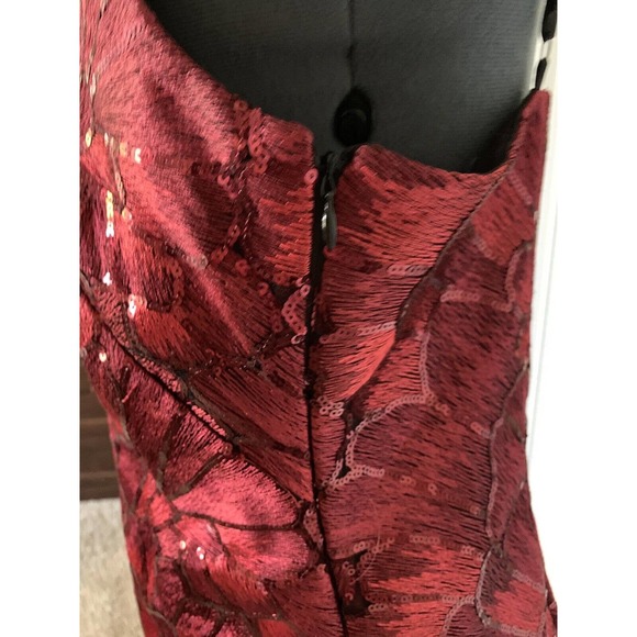 White House Black Market- Red EMBROIDERED SEQUIN CAMISOLE, Size Medium- PreOwned - Picture 7 of 12
